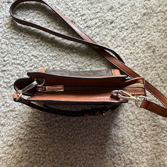 Michael Kors small crossbody bag - Picture 7 of 10